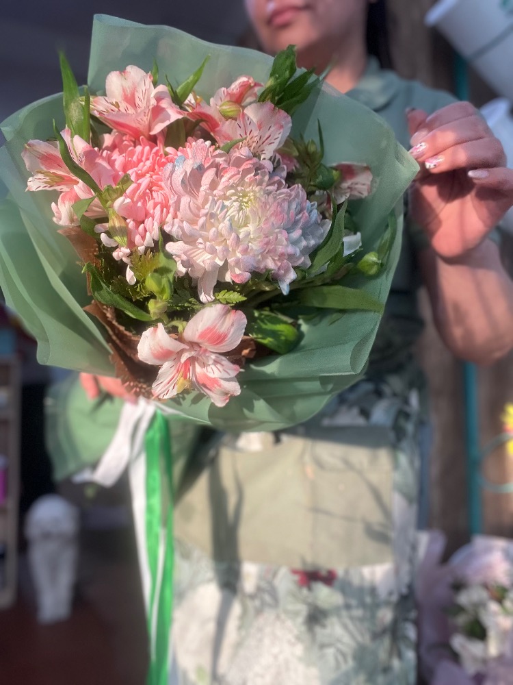 Ramo armonía en tonos pasteles y papael verde