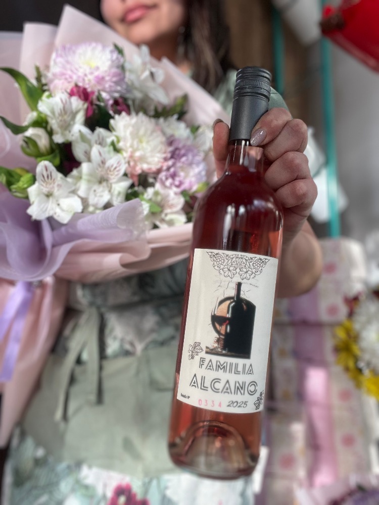 Ramo armonía + vino rosado  Familia Alcano