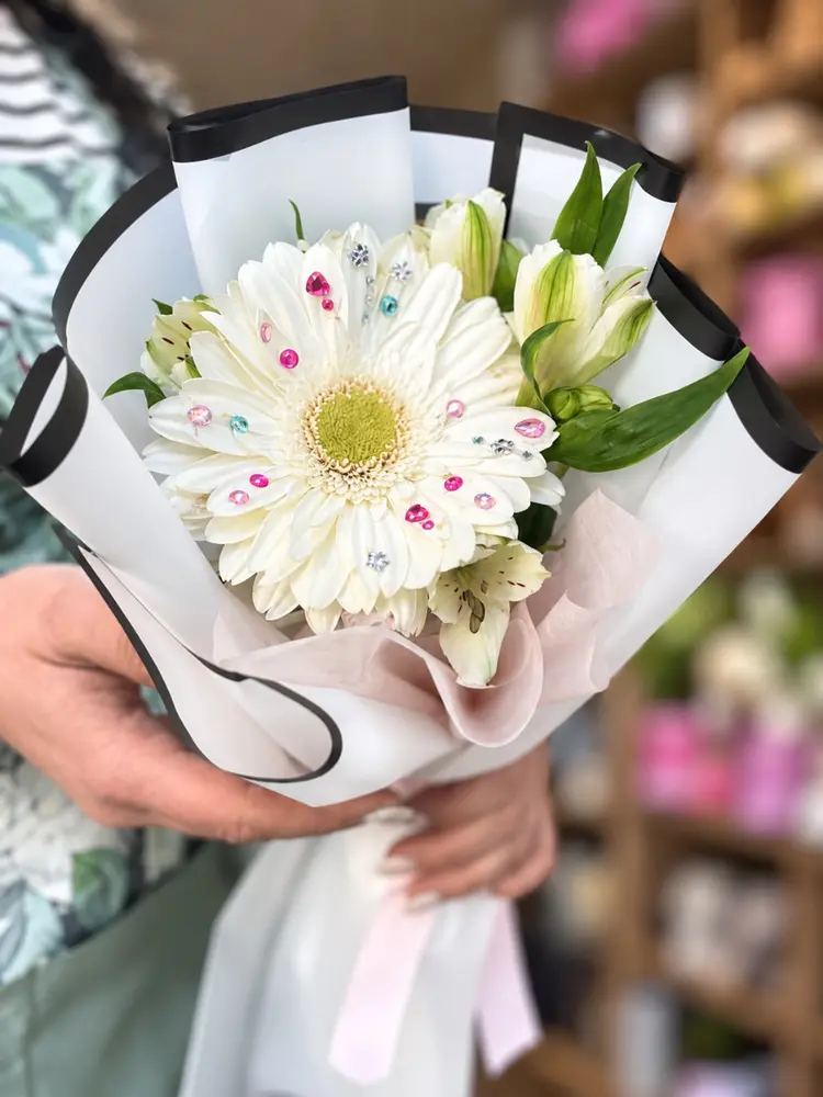 Gerbera strass y flores de estación