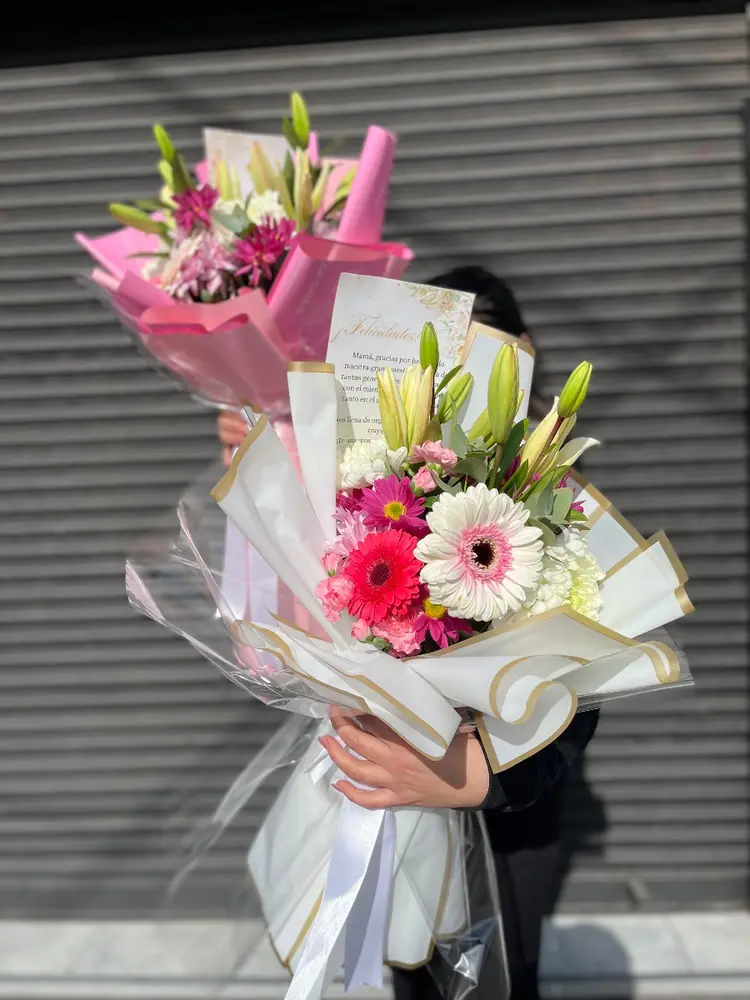 Jardín floral XL con flores de estación y Lilium